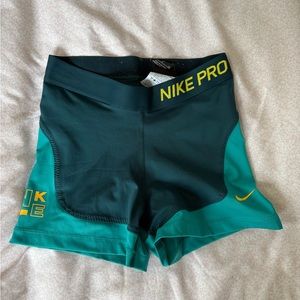 Nike pro 3” shorts